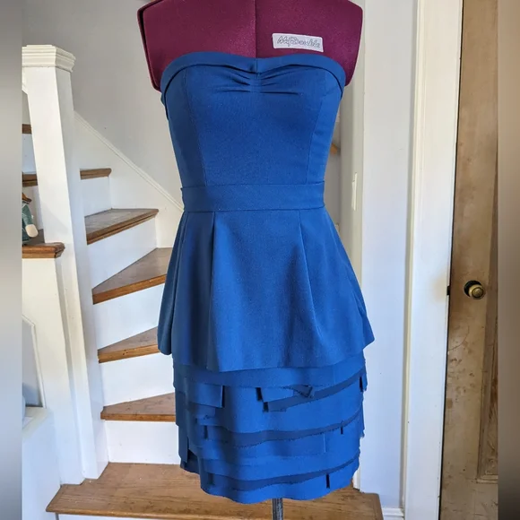 BCBG MaxAzria Blue Strapless Layered Dress sz2 BCBG MaxAzria Blue Strapless Layered Dress sz2